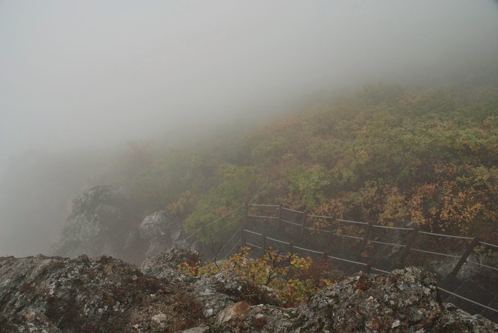 Baekdudaegan_Day26_06_Stairs_in_the_fog.