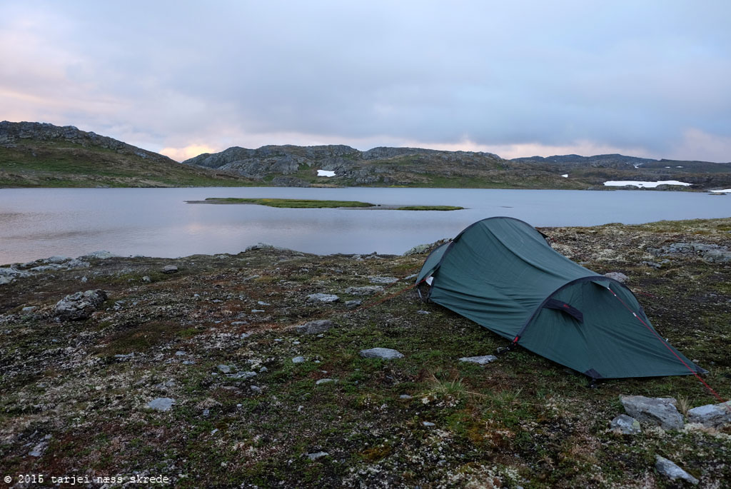 Massiv_05_Campsite_at_Groendalsvatni.jpg