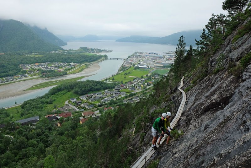 Romsdalsstigen_03_Via_Ferrata_med_utsikt
