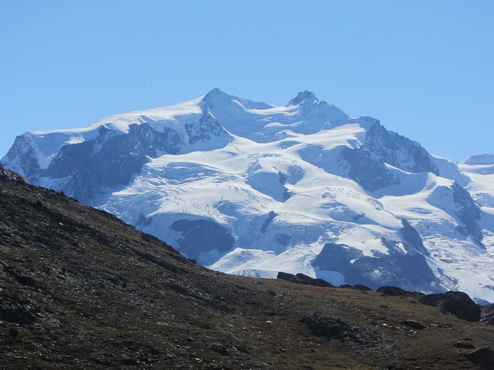 Monterosa sett fra panoramastien, Dufourspitze til høyre