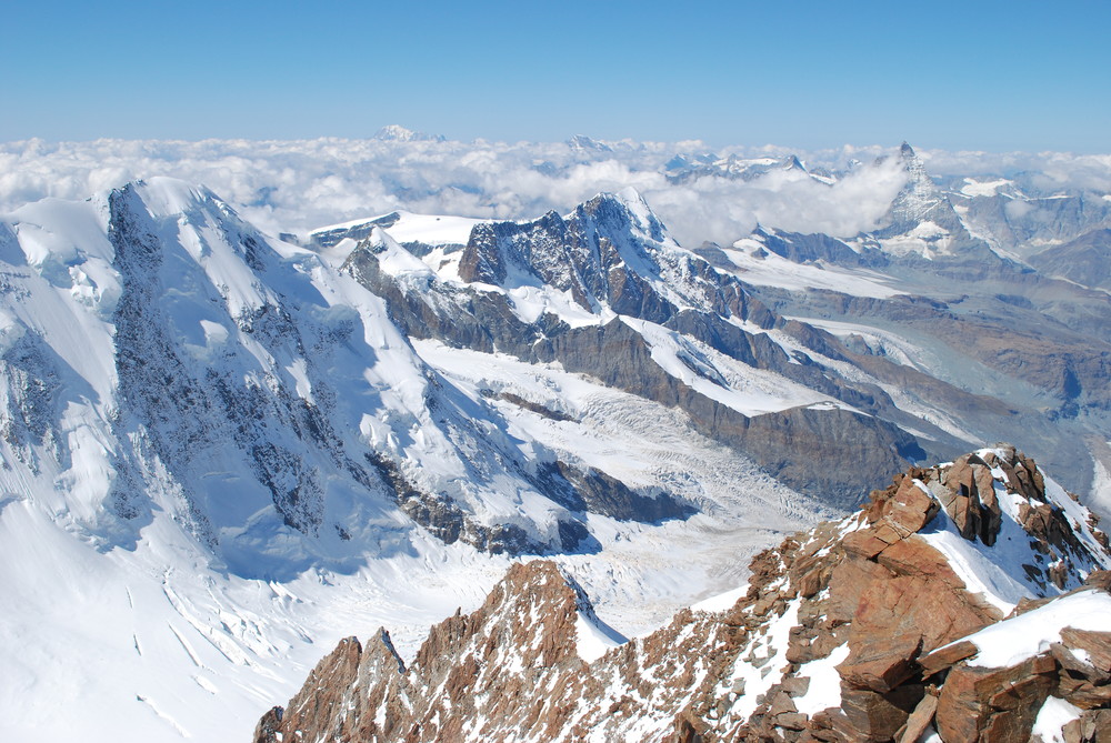 Tilbakeblikk fra toppen mot toppryggen