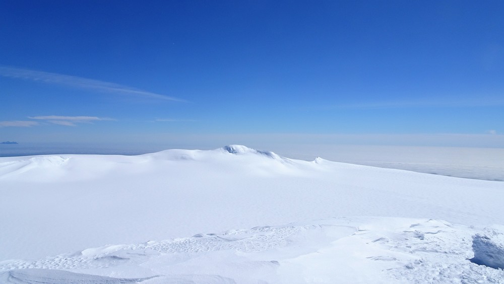 Sveinstindur på andre siden av den store sletta