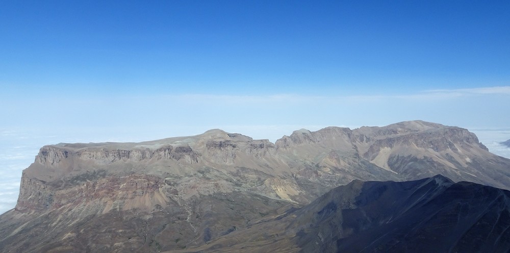 Hele Shahdagh-massivet sett fra toppen