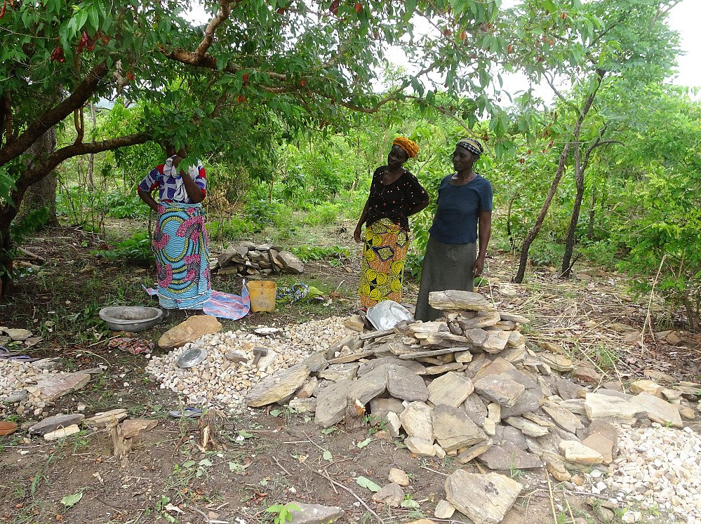 Damene drev manuelt pukkverk