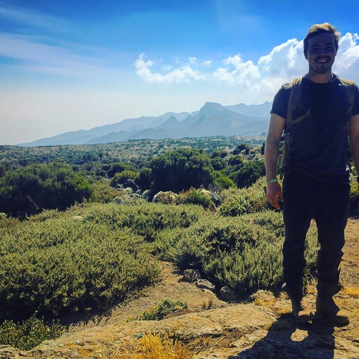 32239727_2077921472250520_50337840913344