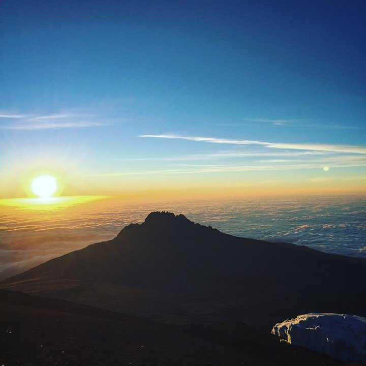 32321831_2077934135582587_29254839883215