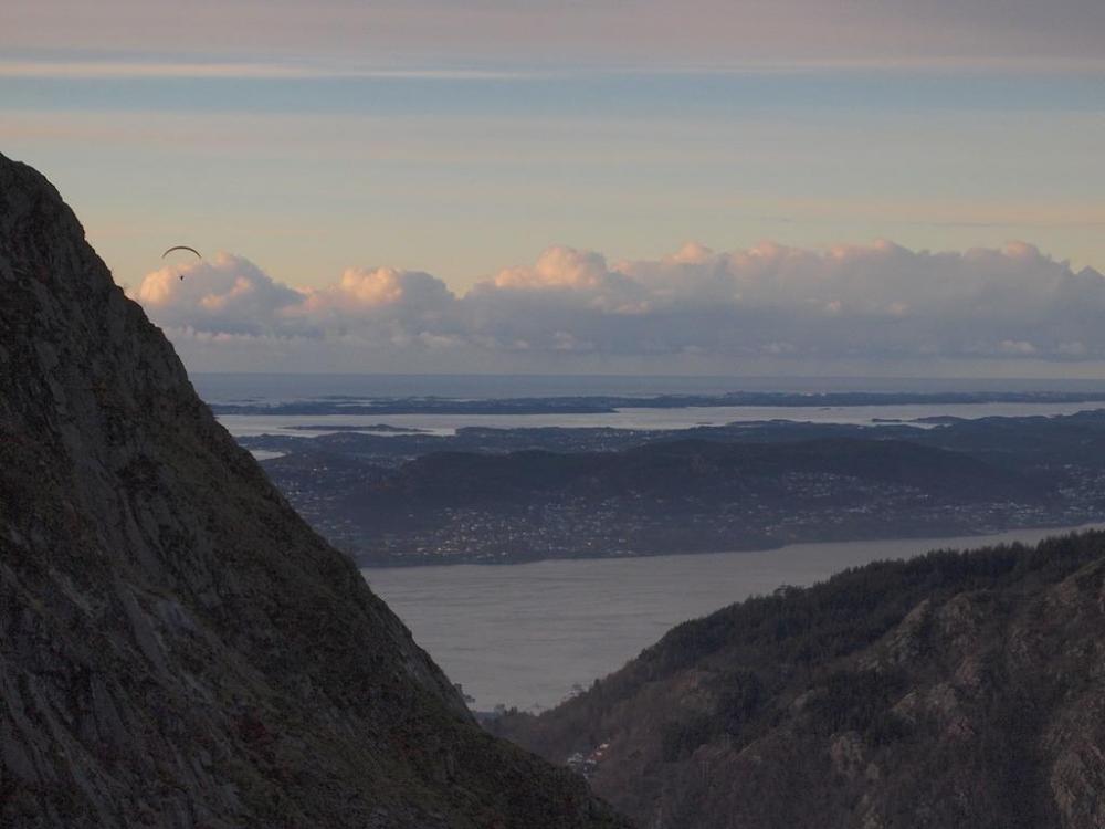 565210439c13f_Paraglider(PB220349).thumb