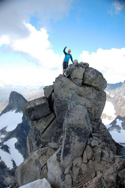 579997_10151997350695456_538308670_n.thu