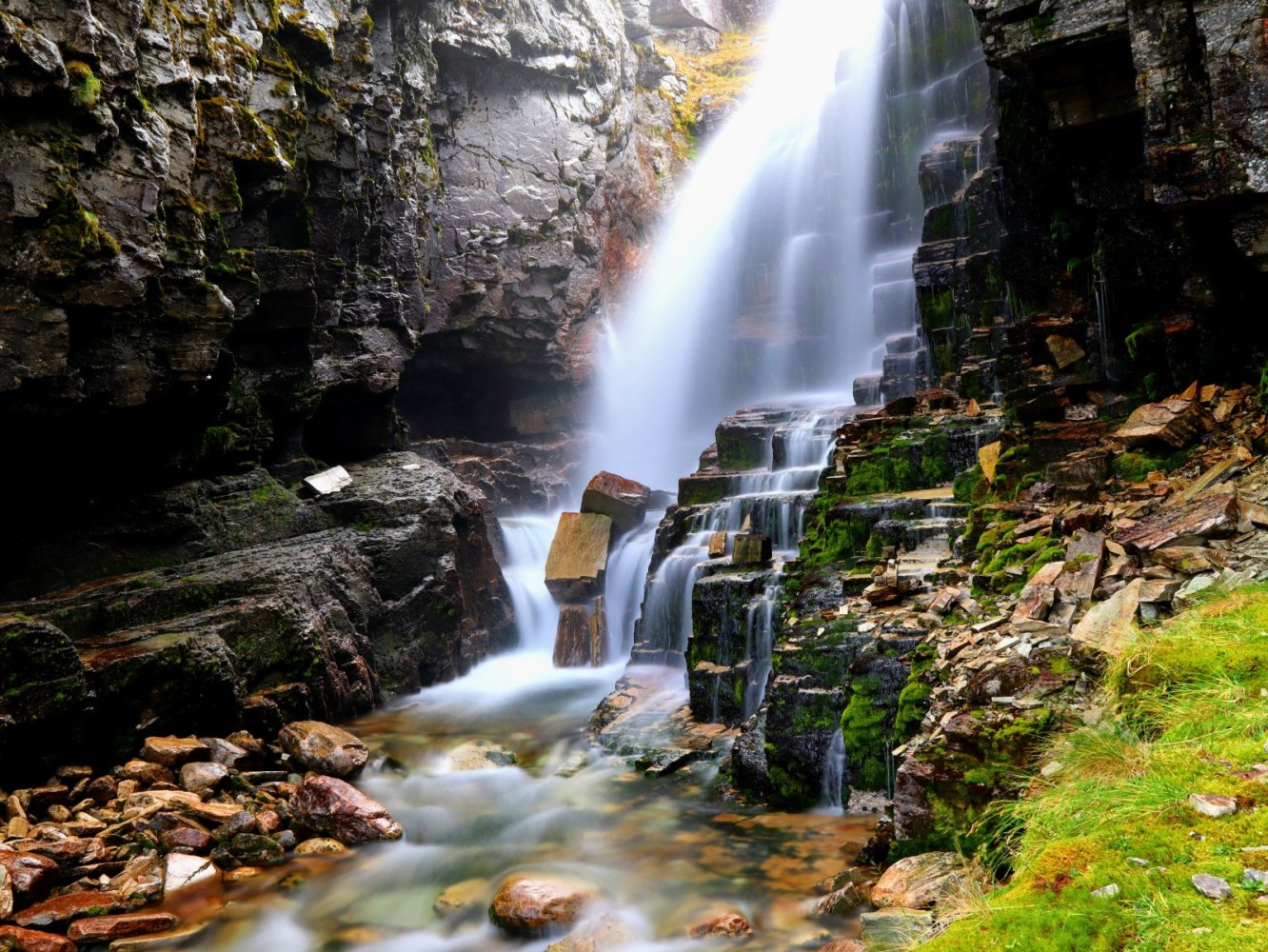 Dreamworld waterfall.jpg